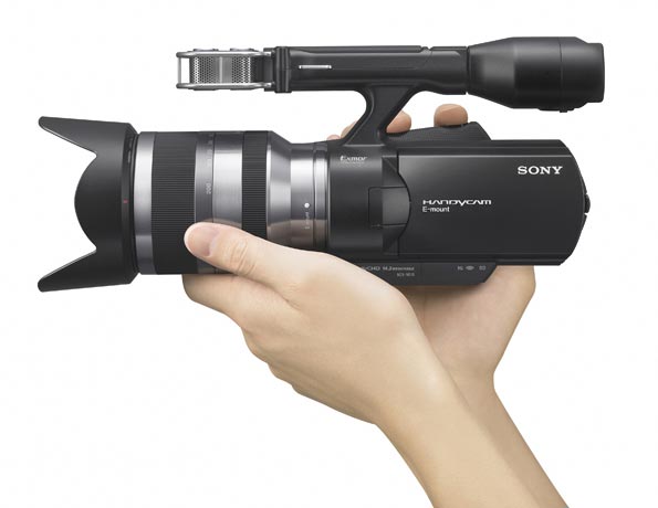 Первая потребительская видеокамера со сменной оптикой Sony Handycam NEX-VG10.
