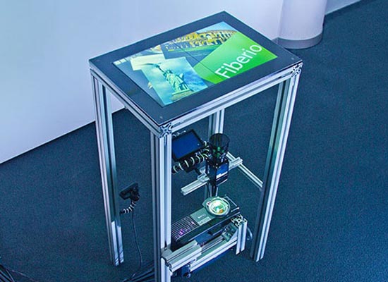 Fiberio: сенсорный стол, распознающий отпечатки пальцев.