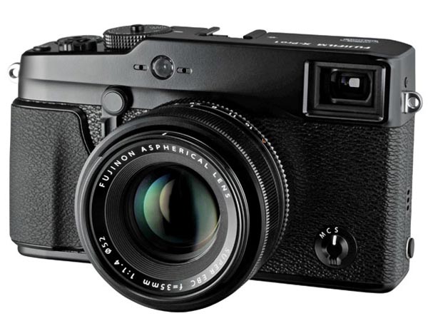 Fujifilm X-Pro1 - анонсирована фотокамера со сменной оптикой.