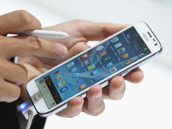 Samsung Galaxy Note II - гибрид смартфона и планшета поступил в продажу.