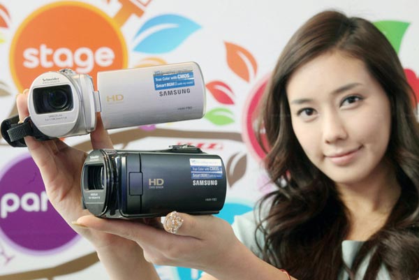 Samsung HMX-F80: видеокамера с 52-кратным оптическим трансфокатором.