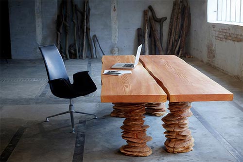 Изысканный и роскошный стол с резными ножками от Bente Hovendal 