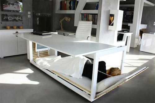 Стол-кровать – отличное решение для малогабаритных квартир 
