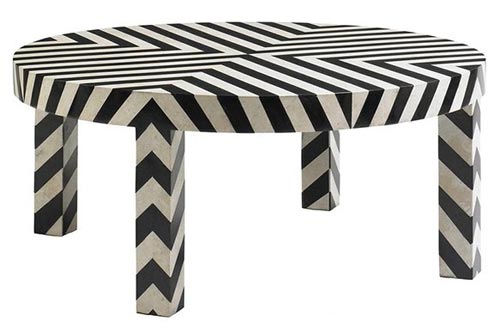 Черно-белый столик «Chevron» для любителей контрастной мебели 
