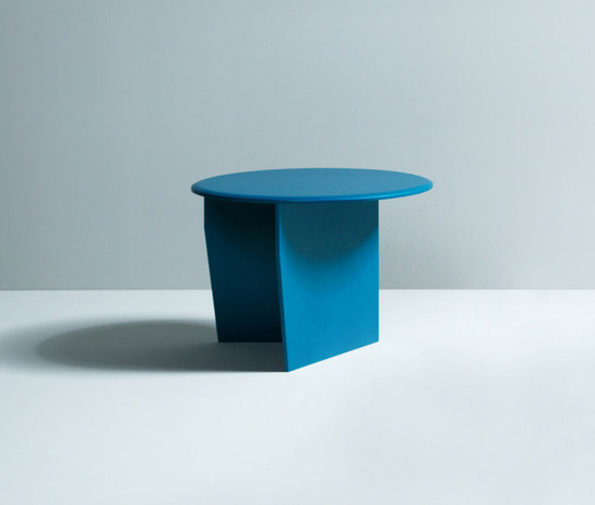 Уникальная мебельная композиция – стол «Disc»