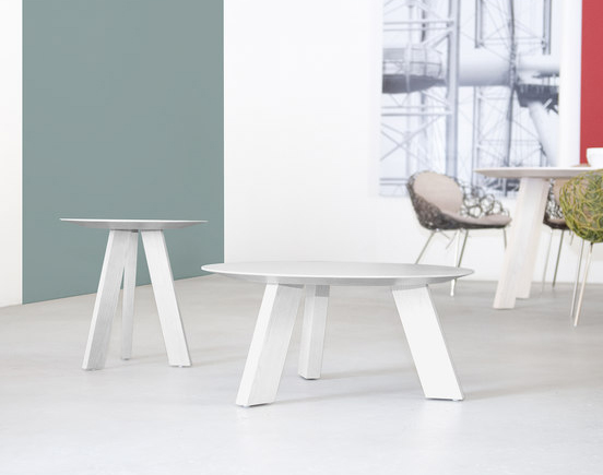 Смелые и простые формы столов и столиков «Freya»