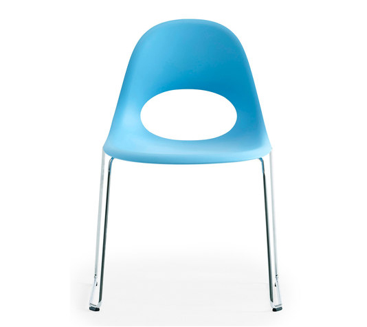 Классика и минимализм в стульях «Sledge Chair»