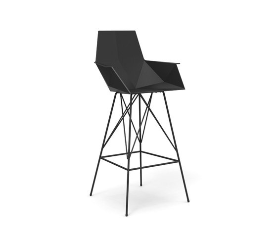 Многогранная структура металлических барных стульев «Faz»