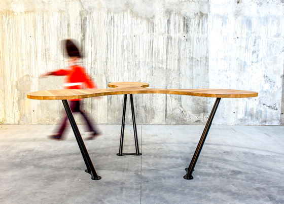 Универсальный стол из дерева и металла от компании QoWood