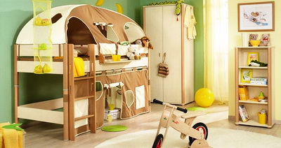 Двухъярусная кровать в оформлении детской комнаты - это оптимальное решение