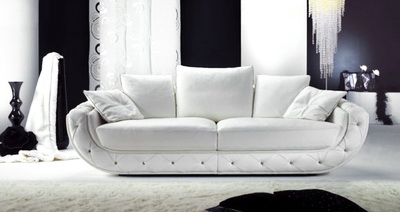 Белый диван. Сомневаться ли в его практичности?