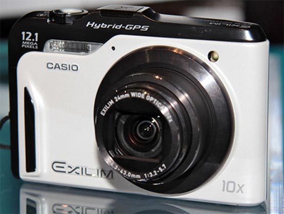 Exilim EX-10HG - фотокамера с Hybrid GPS от Casio