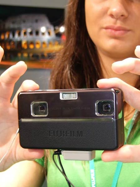 FujiFilm FinePix Real 3D - цифровая фотокамера для съёмки с эффектом 3-D