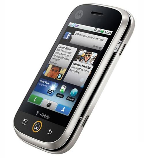 Motorola CLIQ - её первый Android-коммуникатор