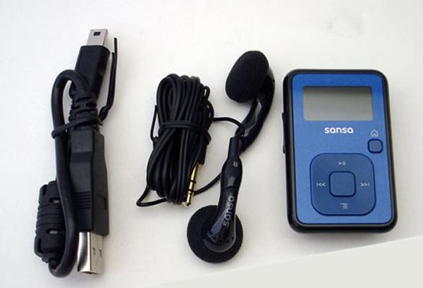 Sansa Clip+ - MP3-плеер со спичечный коробок с поддежкой карт microSD!