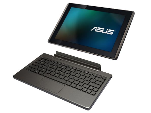 ASUS показала планшет Eee Pad Transformer на выставке CeBIT 2011.