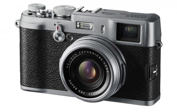 Fujifilm FinePix X100 - ретрофотоаппарат появится в продаже в марте.