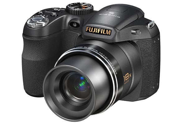 Самая компактная в мире камера с 18-кратным трансфокатором - Fujifilm FinePix S2800HD.