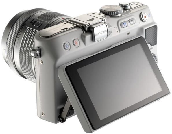 Olympus выпускает три фотокамеры PEN-серии со сменной оптикой.