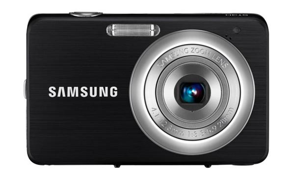 Бюджетная фотокамера в компактном корпусе - Samsung ST30.