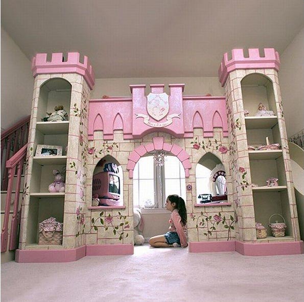 Компания PoshTots выпустила целую серию эксклюзивных кроватей для детей - сказочные замки для маленьких принцесс.