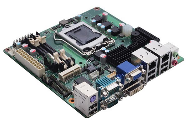 Axiomtek MANO861: системная плата в формфакторе Mini ITX для чипов Intel.