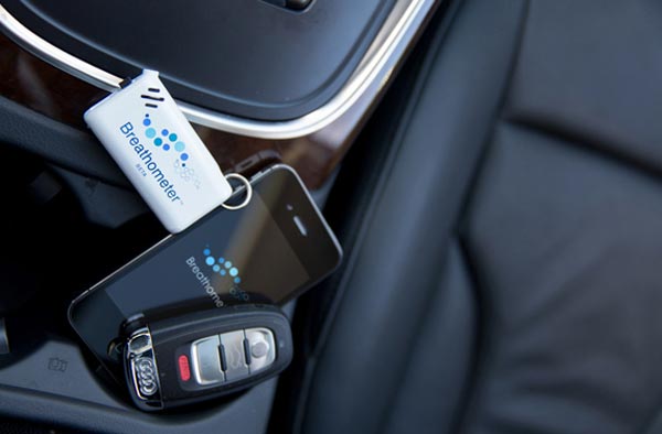 Breathometer: компактный алкометр для смартфонов. Breathometer: компактный алкометр для смартфонов.