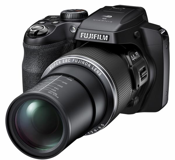 FinePix S8400W - Fujifilm представляет «суперзум».