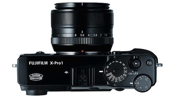 Fujifilm X-Pro1 - анонсирована фотокамера со сменной оптикой.