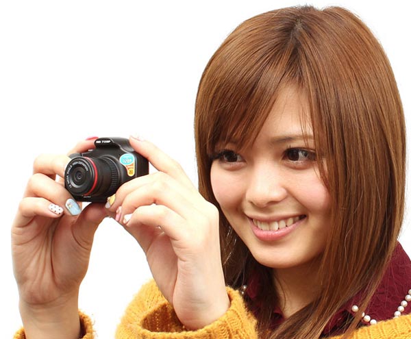 Kun One Eye: миниатюрный фотоаппарат, стилизованный под зеркальную камеру.