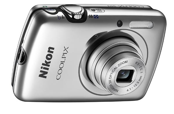 Nikon Coolpix S01: миниатюрная фотокамера с сенсорным дисплеем.