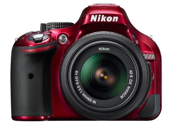 Nikon D5200: зеркальный фотоаппарат с поворотным дисплеем.