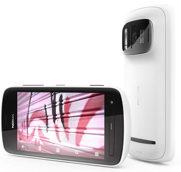 Nokia 808 PureView - смартфон оснащён 41-мегапиксельной камерой.