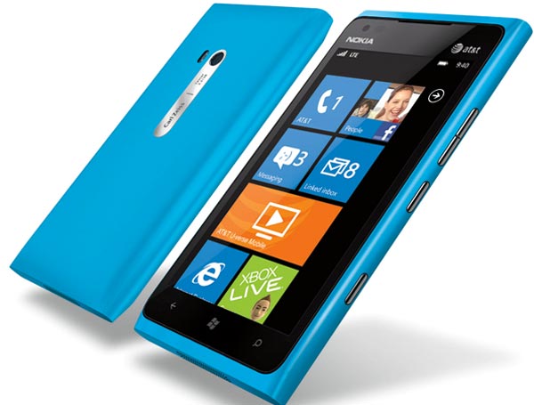 Nokia Lumia 900 - смартфон поддерживает работу в LTE-сетях.
