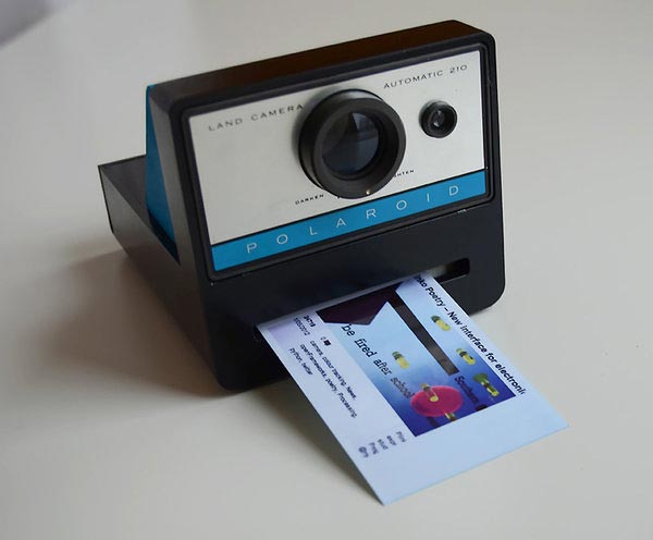 Polaroid Cacher: мини-принтер в стиле фотоаппарата Polaroid.