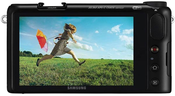 Samsung NX2000: фотоаппарат с модулями Wi-Fi и NFC.