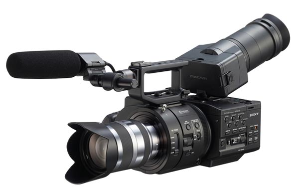 Sony NEX-FS700 - новая профессиональная видеокамера от Sony.