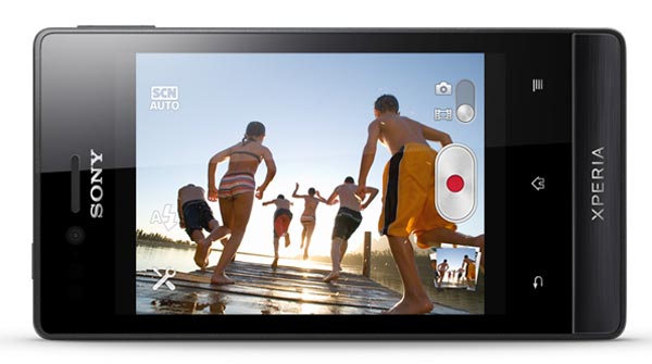 Sony Xperia miro - «гуглофон» оснащён 3,5-дюймовым экраном. Sony Xperia miro - «гуглофон» оснащён 3,5-дюймовым экраном.