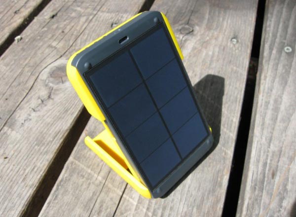 Waka Waka Power - два в одном – солнечная лампа и зарядное устройство.