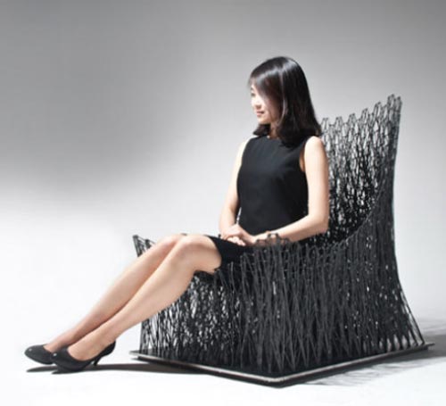 Индустриальный дизайн – уникальное кресло из металла и углеродного волокна 