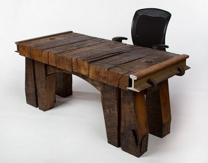 Брутальный письменный стол из шпал от дизайнерской компании Rail Yard Studios