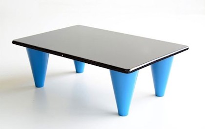 Элегантный и динамичный столик от студии Toer 