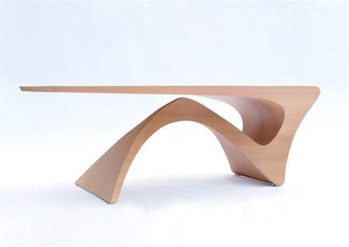 Монолитный стол из древесины от Daan Mulder 