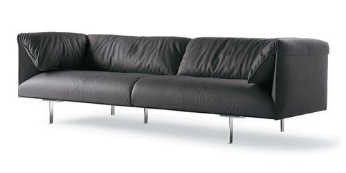 Просторный и комфортабельный диван от французского мебельного дизайнера 