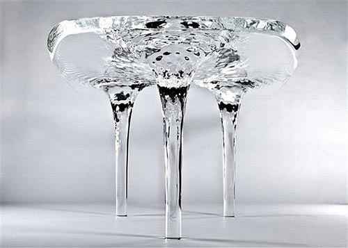 Изысканный стол для истинной Снежной Королевы от Zaha Hadid 
