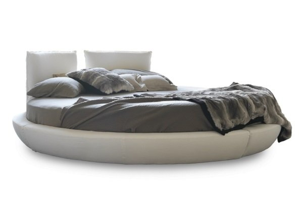 Круглая двуспальная кровать для ценителей нетривиальных вещей