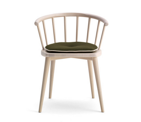 Переосмысление классического виндзорского стула в кресле «W.» от испанского дизайнера
