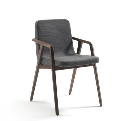 Эстетичные стулья «Lolita» с оригинальной конструкцией подлокотников 