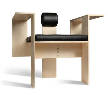 Кресло-шезлонг или причудливая мебель, напоминающая робота?