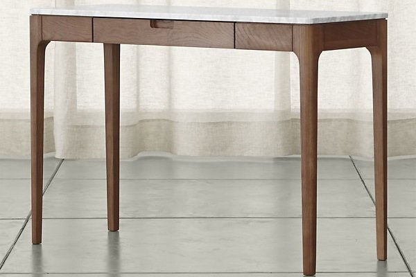 Тепло древесины дуба и холодность мрамора с дизайне стола «Nash Console Table»